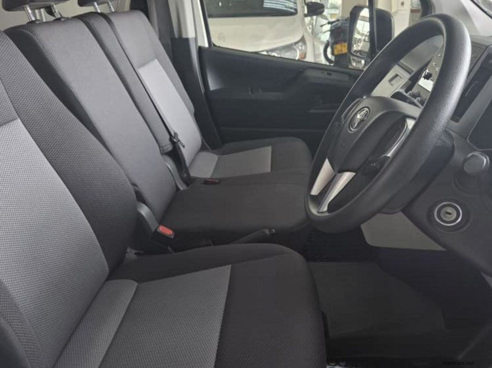 2023 Toyota Quantum 2.8 SLWB F/C P/V pictures