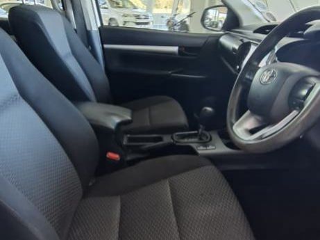 2020 Toyota Hilux 2.4 GD6 RB SRX AT D/Cab pictures