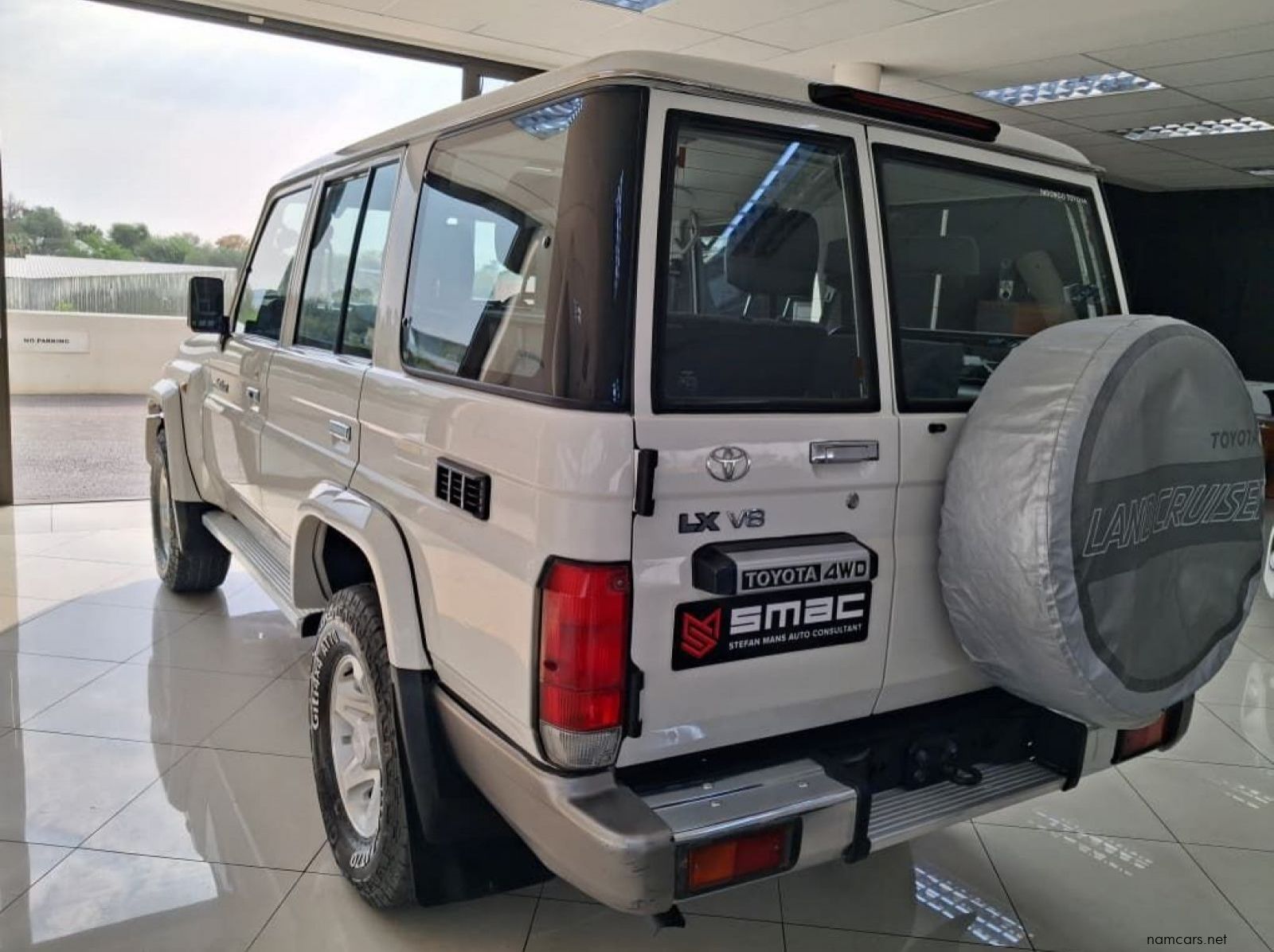 2019 Toyota Land Cruiser 76 4.5D V8 SW pictures