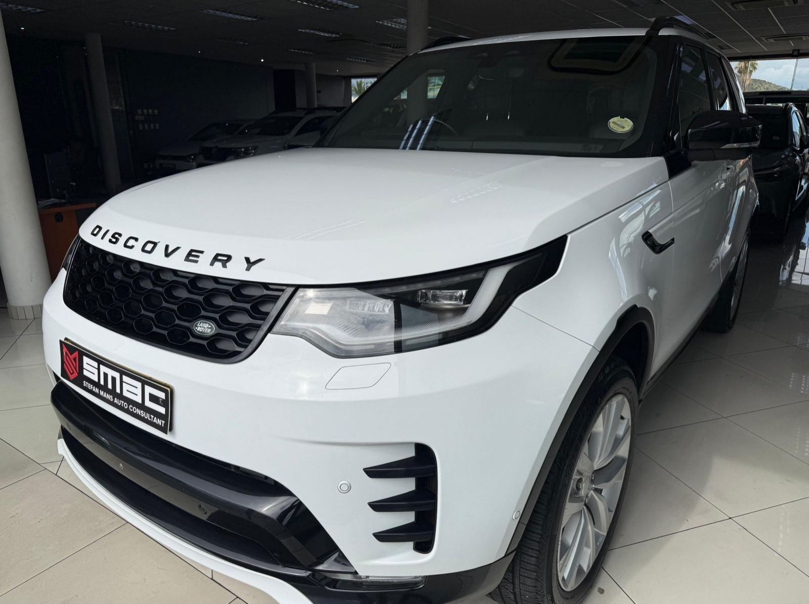 Used Land Rover Discovery D300 3.0 TD SE R-Dynamic  AWD for sale in Windhoek, Namibia