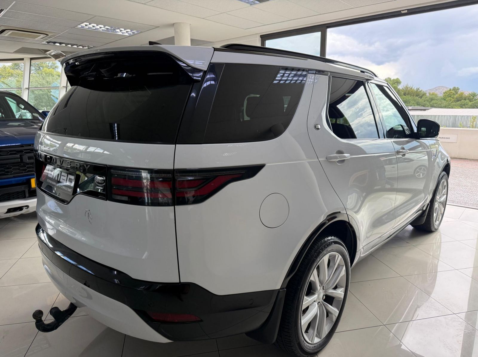 2021 Land Rover Discovery D300 3.0 TD SE R-Dynamic  AWD pictures