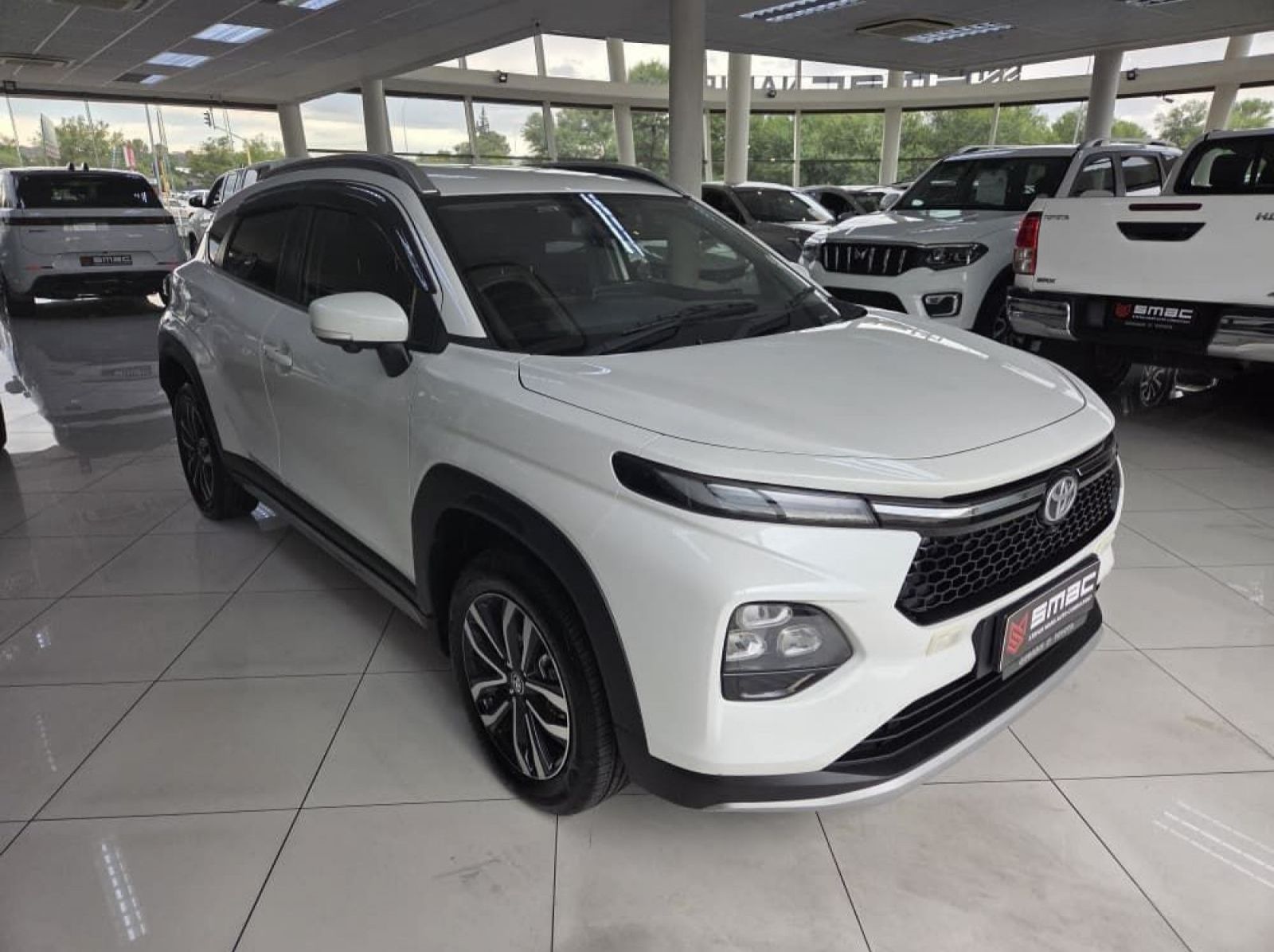 2025 Toyota Starlet Cross 1.5 XR AT pictures