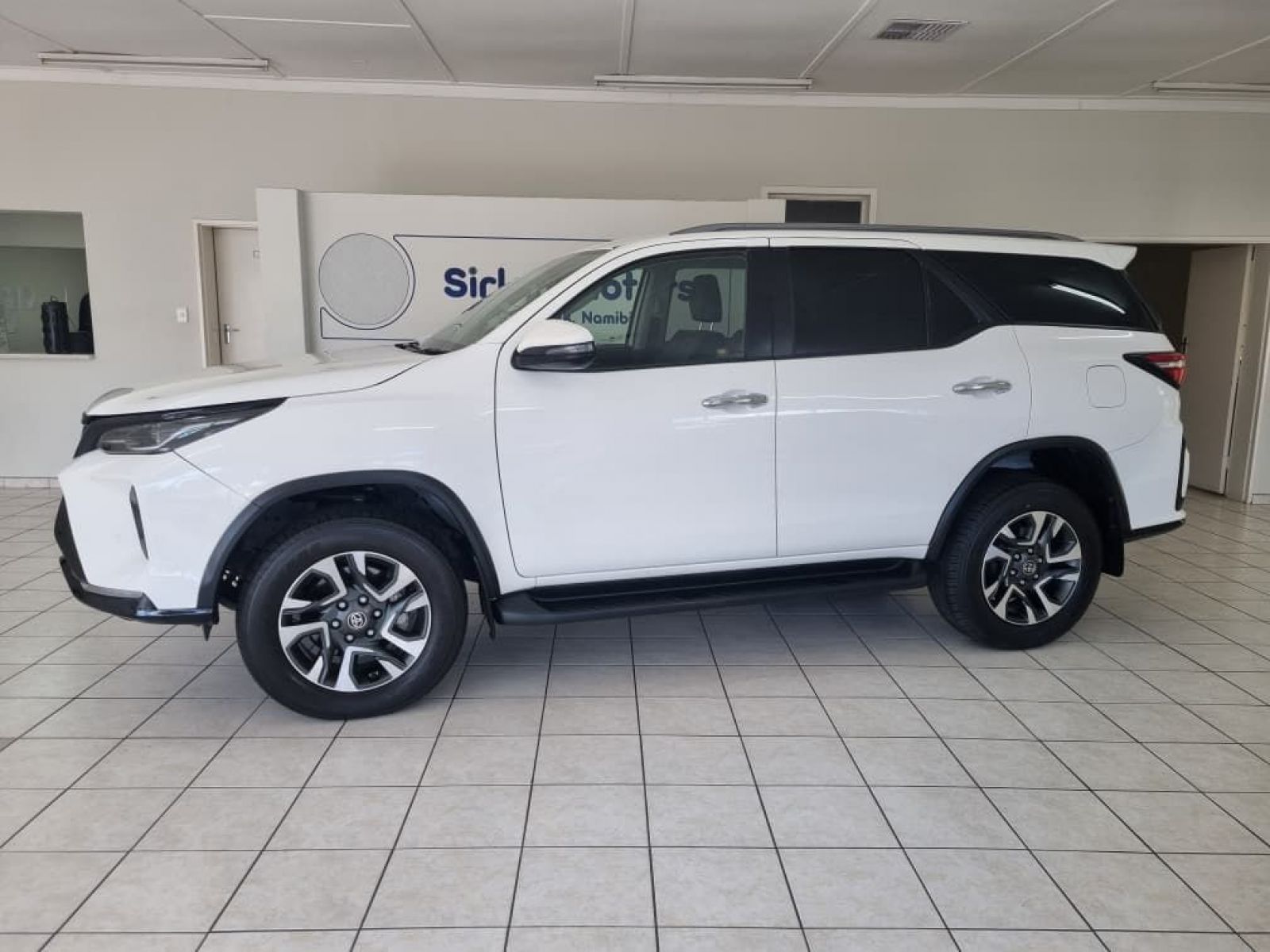2025 Toyota Fortuner 2.4 GD-6 4x4 A/T photo