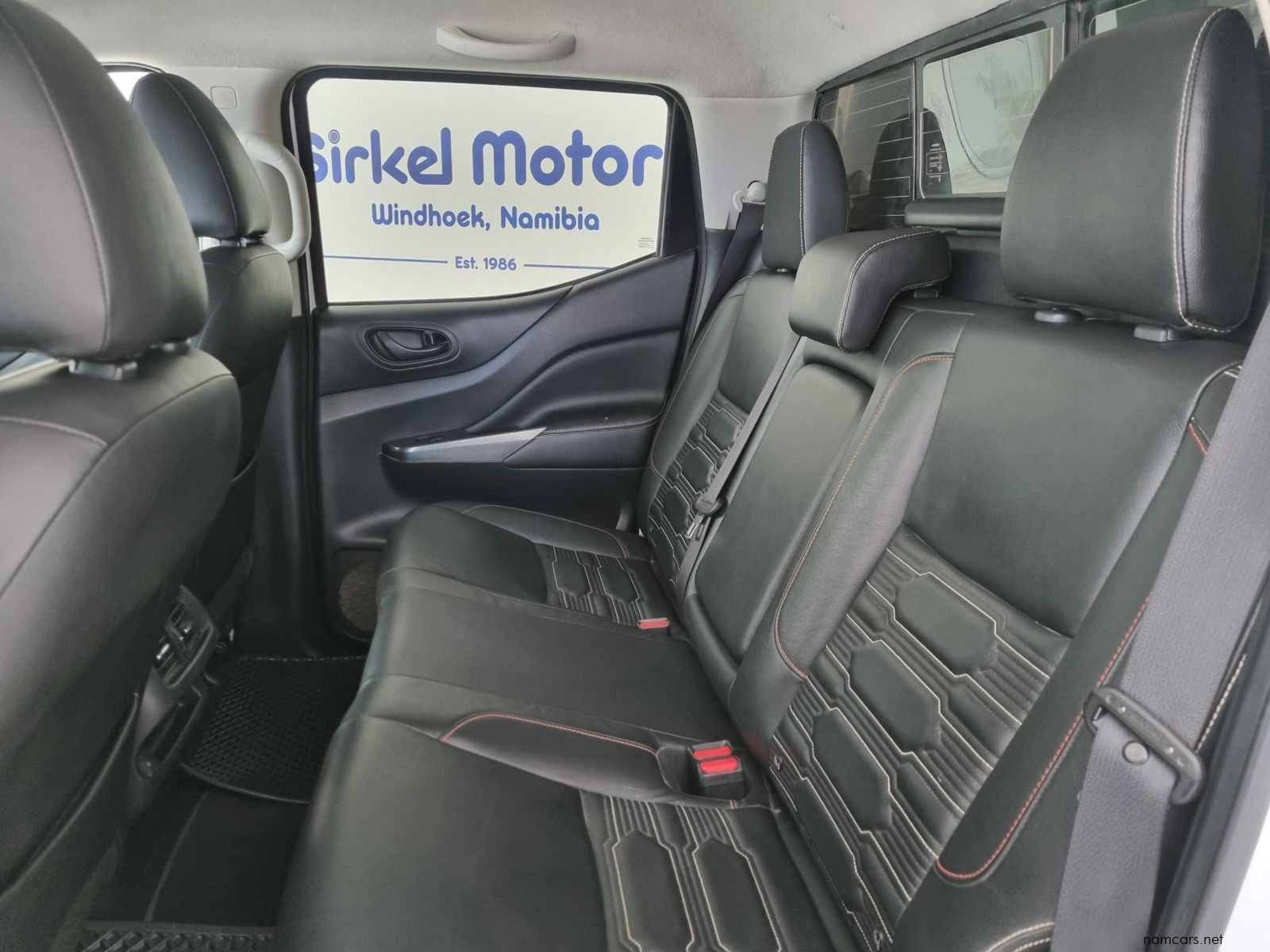 2022 Nissan Navara Pro-4X 4x4 D/C P/U photo