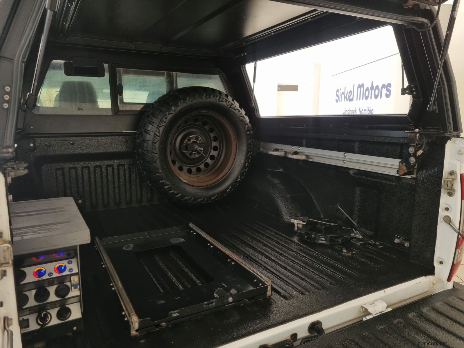 2022 Nissan Navara Pro-4X 4x4 D/C P/U photo