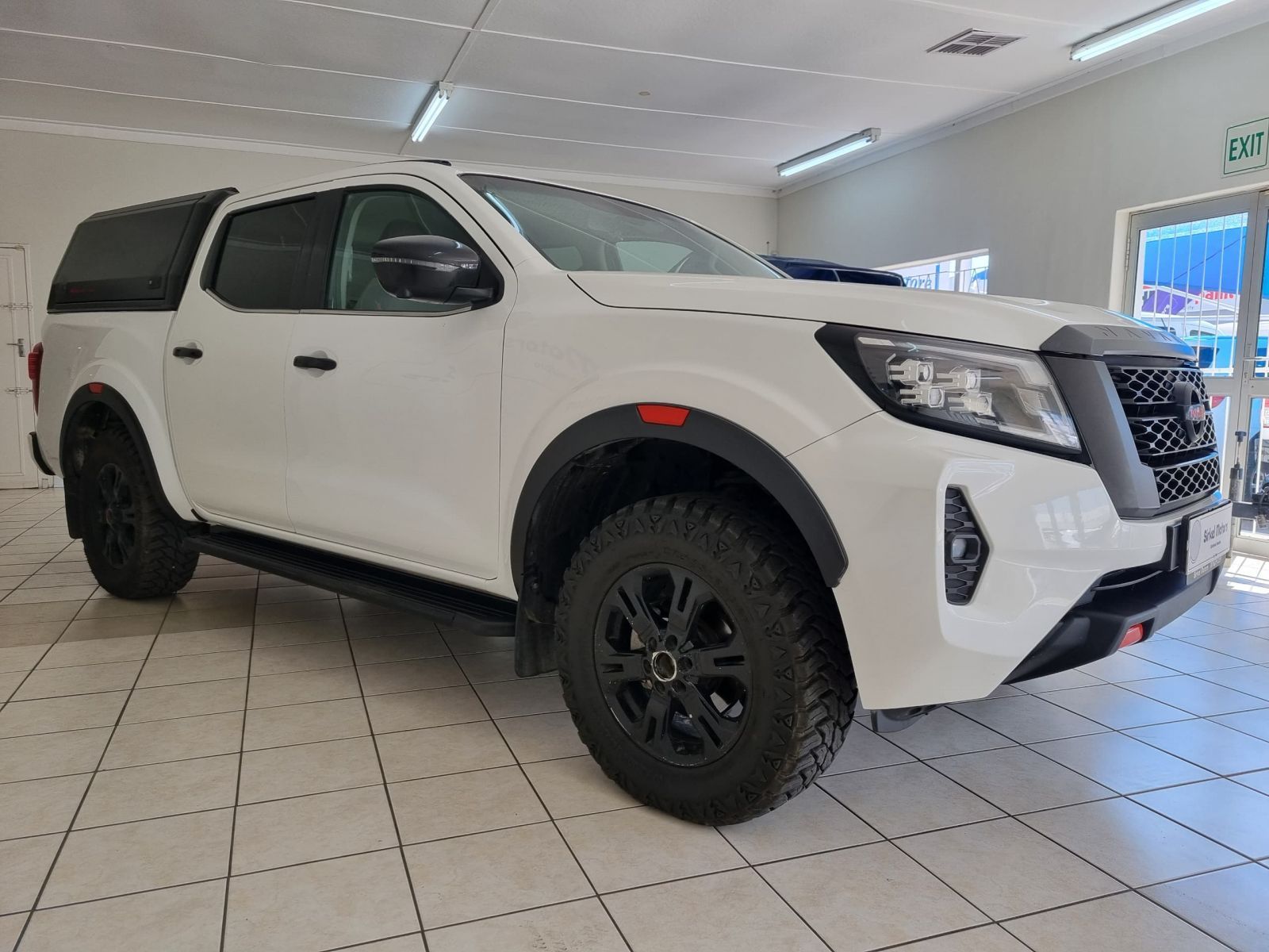 2022 Nissan Navara Pro-4X 4x4 D/C P/U photo