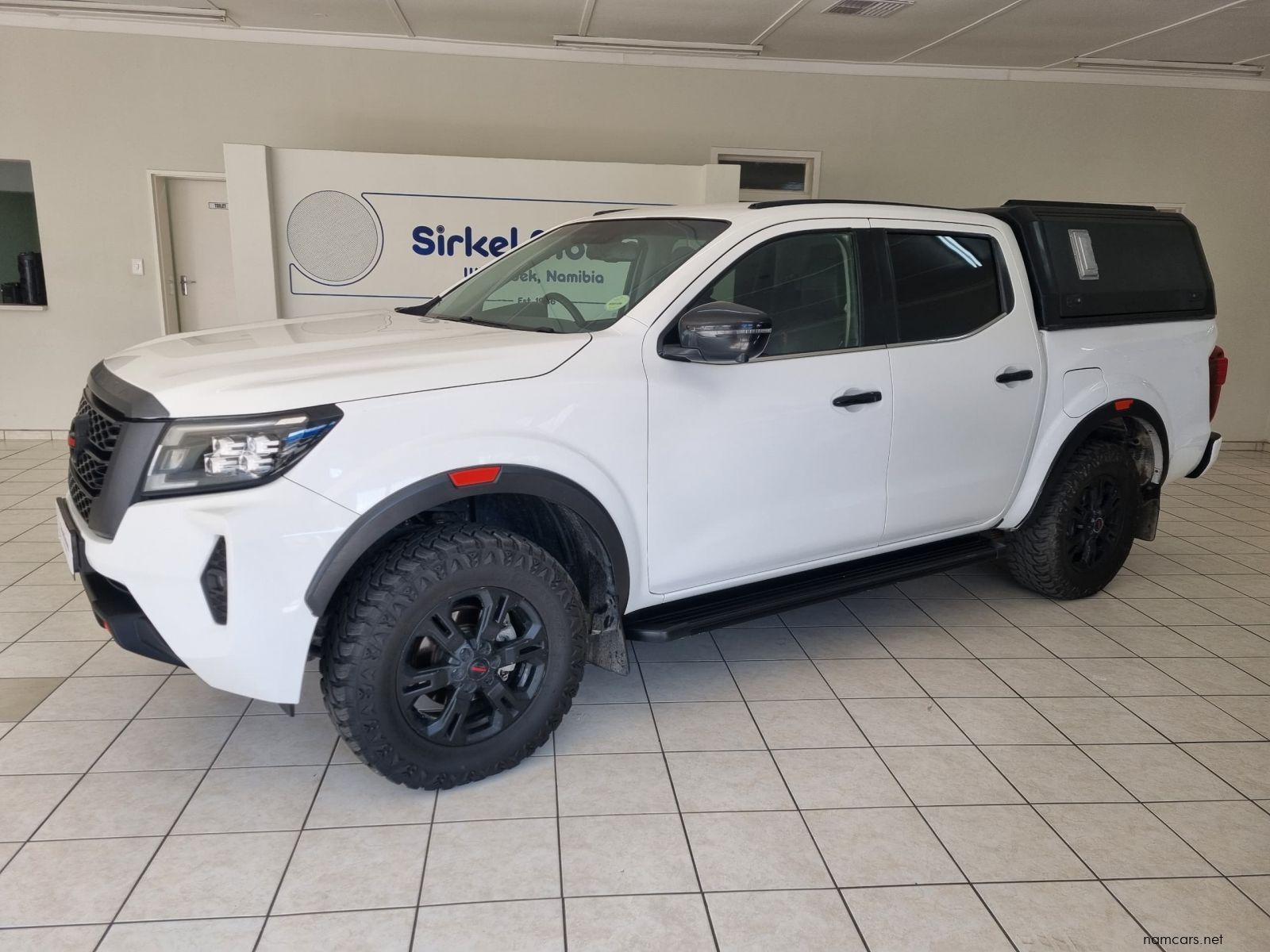 2022 Nissan Navara Pro-4X 4x4 D/C P/U photo