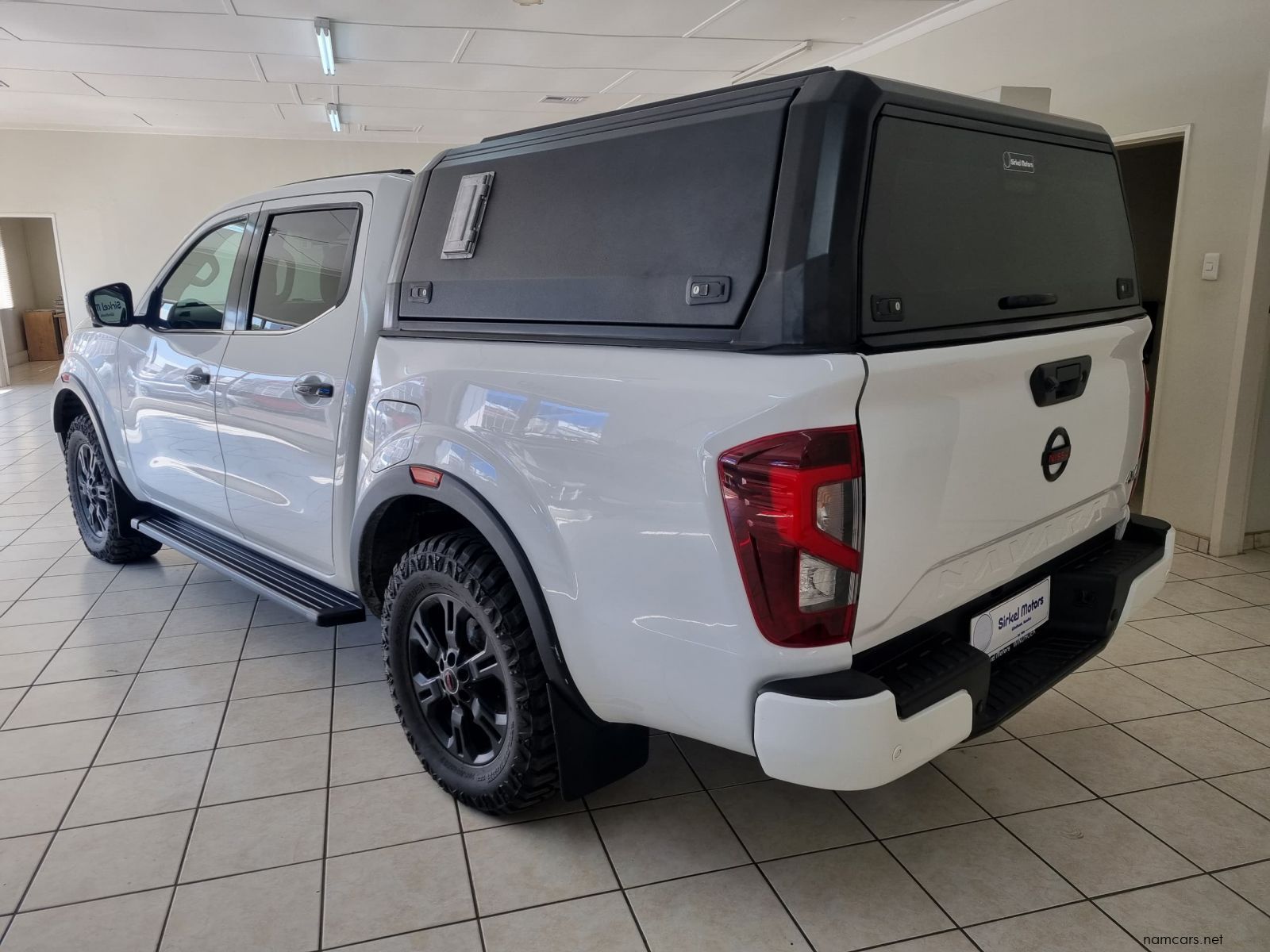 2022 Nissan Navara Pro-4X 4x4 D/C P/U photo