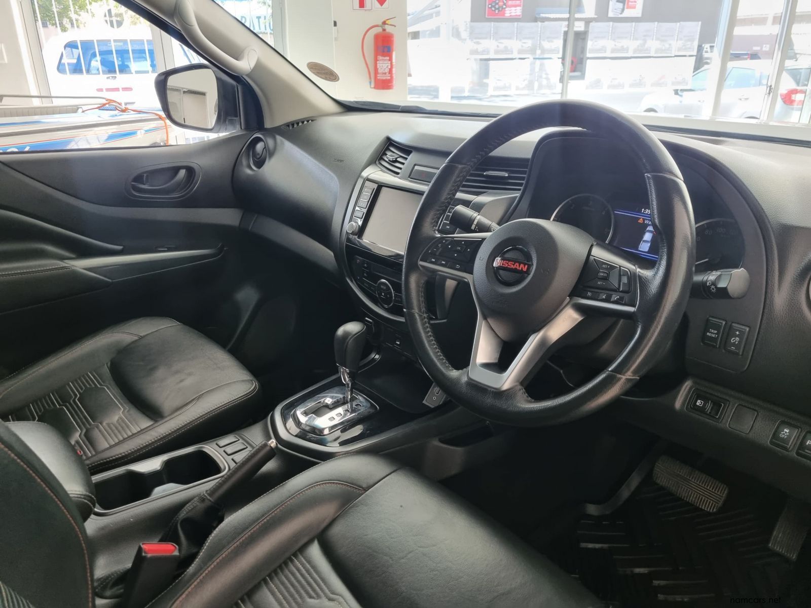 2022 Nissan Navara Pro-4X 4x4 D/C P/U photo