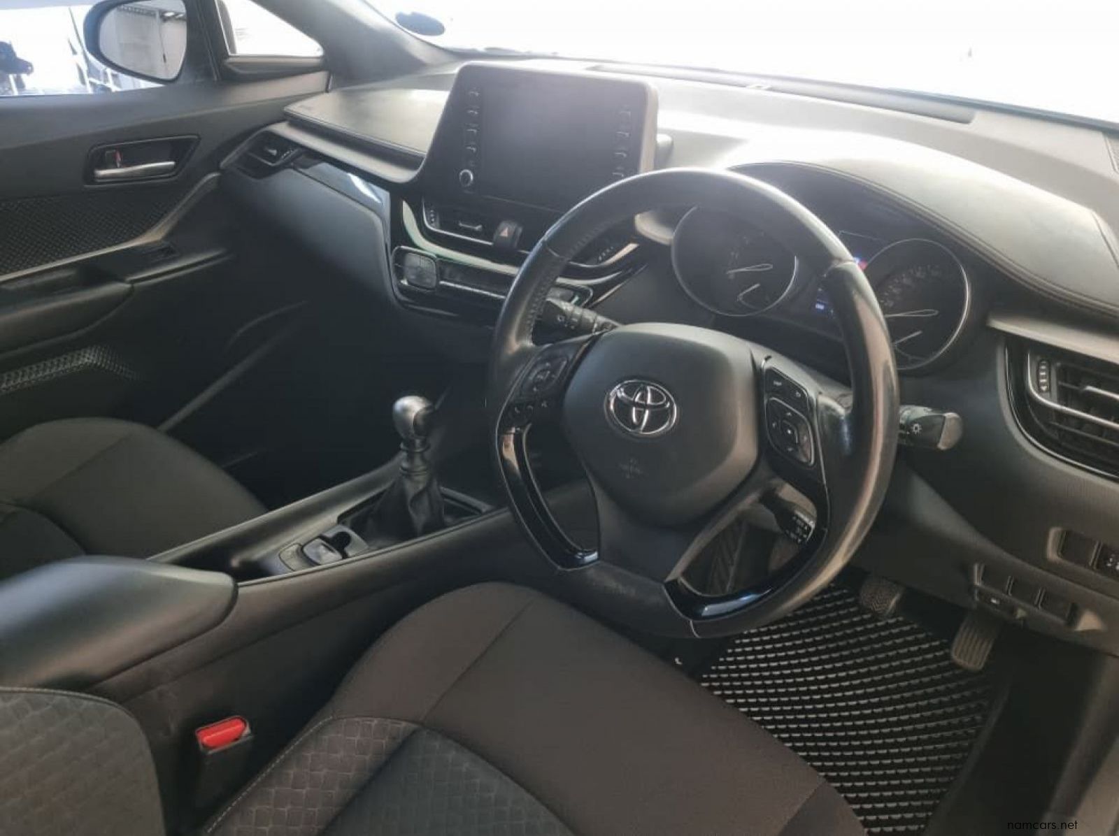 2020 Toyota C-HR 1.2T PLUS pictures