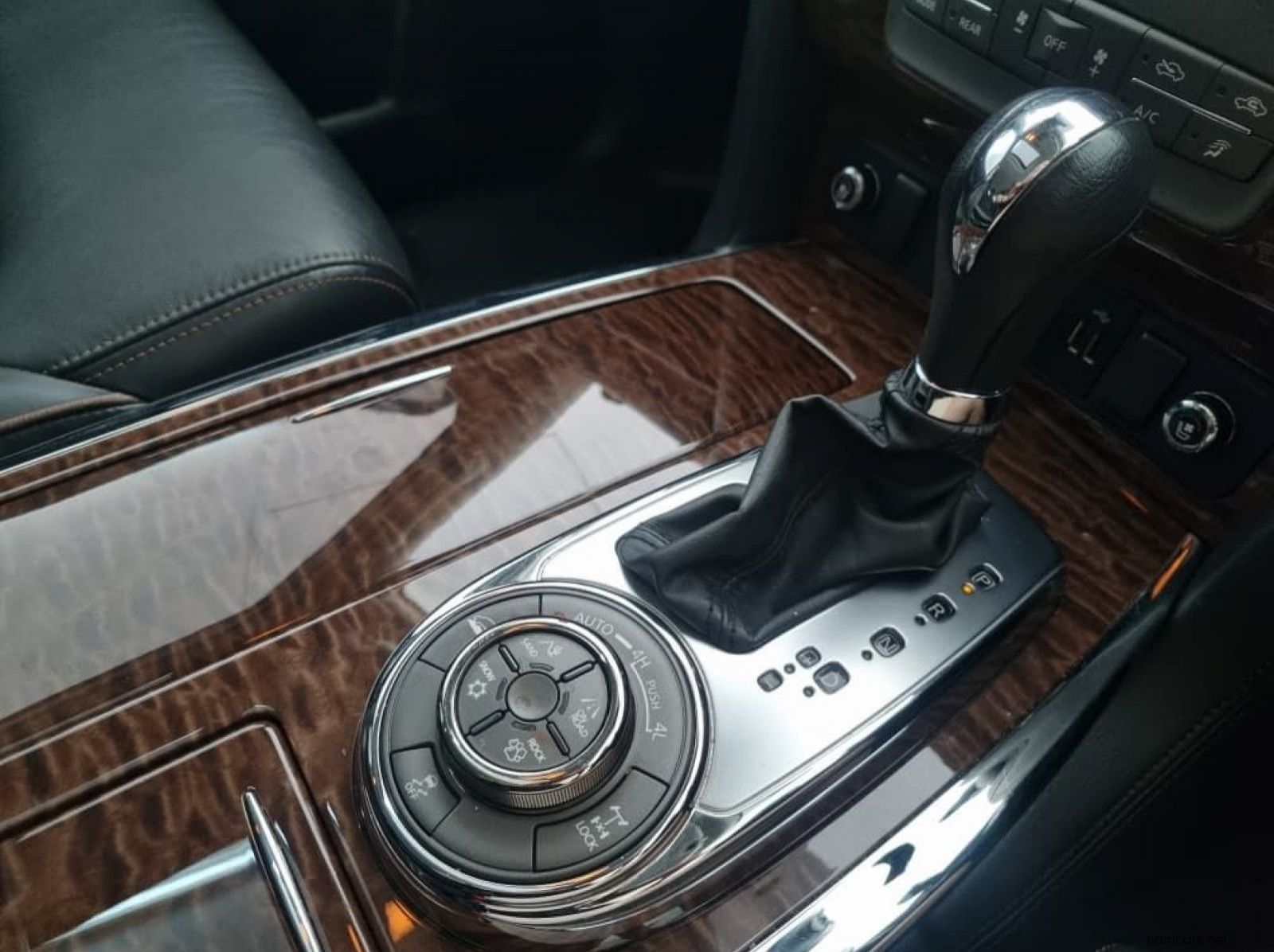 2021 Nissan Patrol 5.6 V8 LE Premium pictures