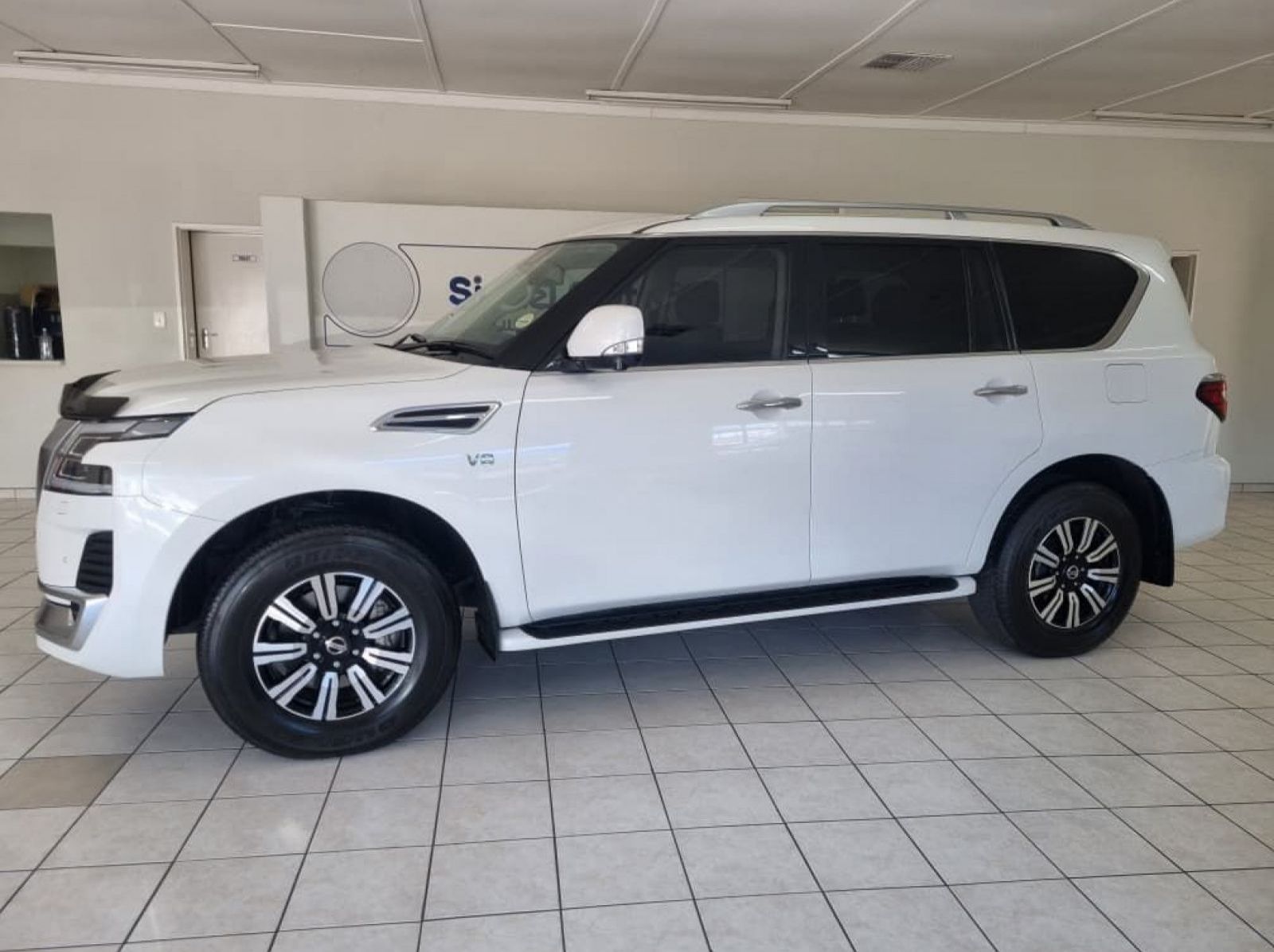 2021 Nissan Patrol 5.6 V8 LE Premium pictures