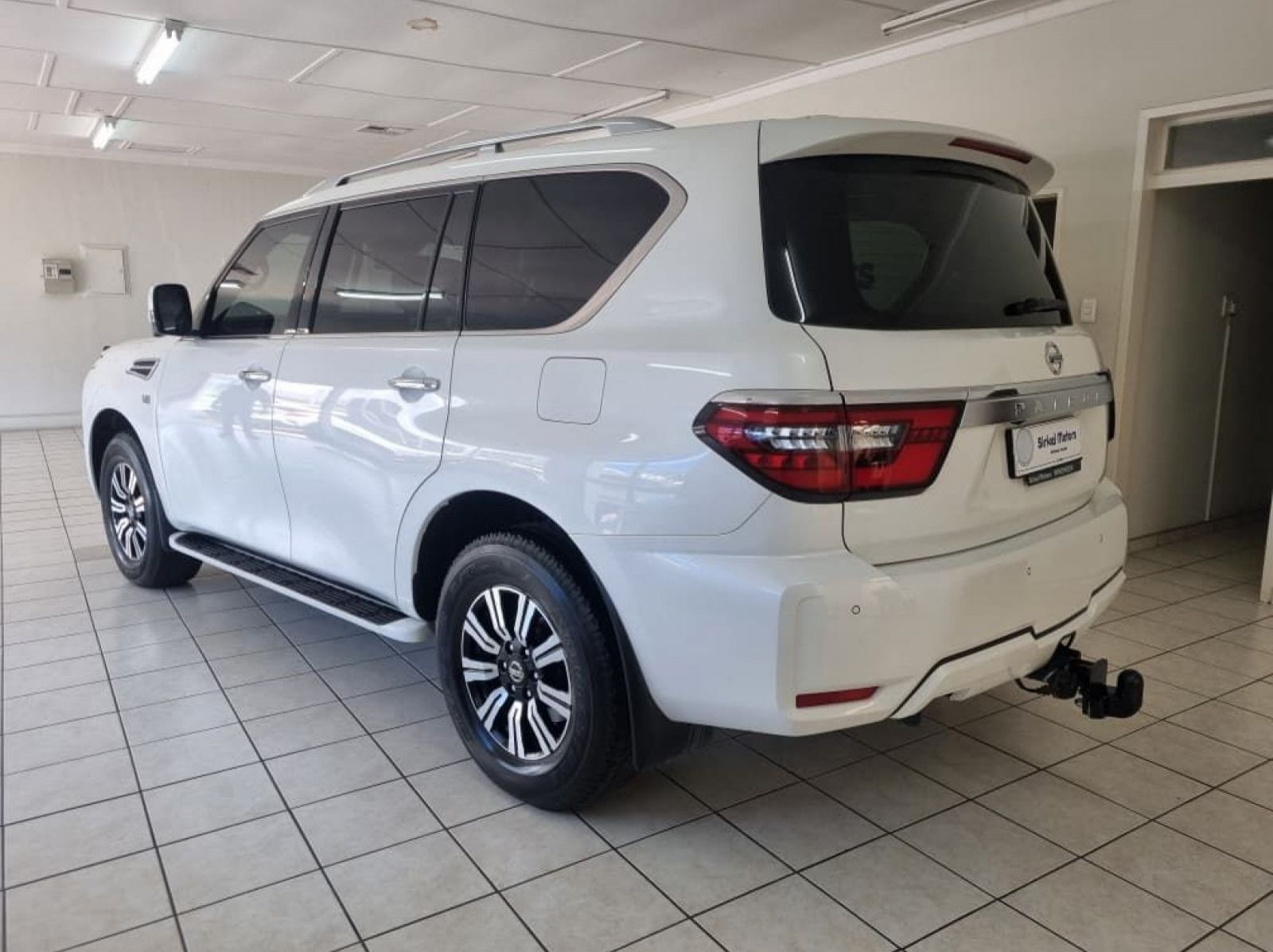 2021 Nissan Patrol 5.6 V8 LE Premium pictures