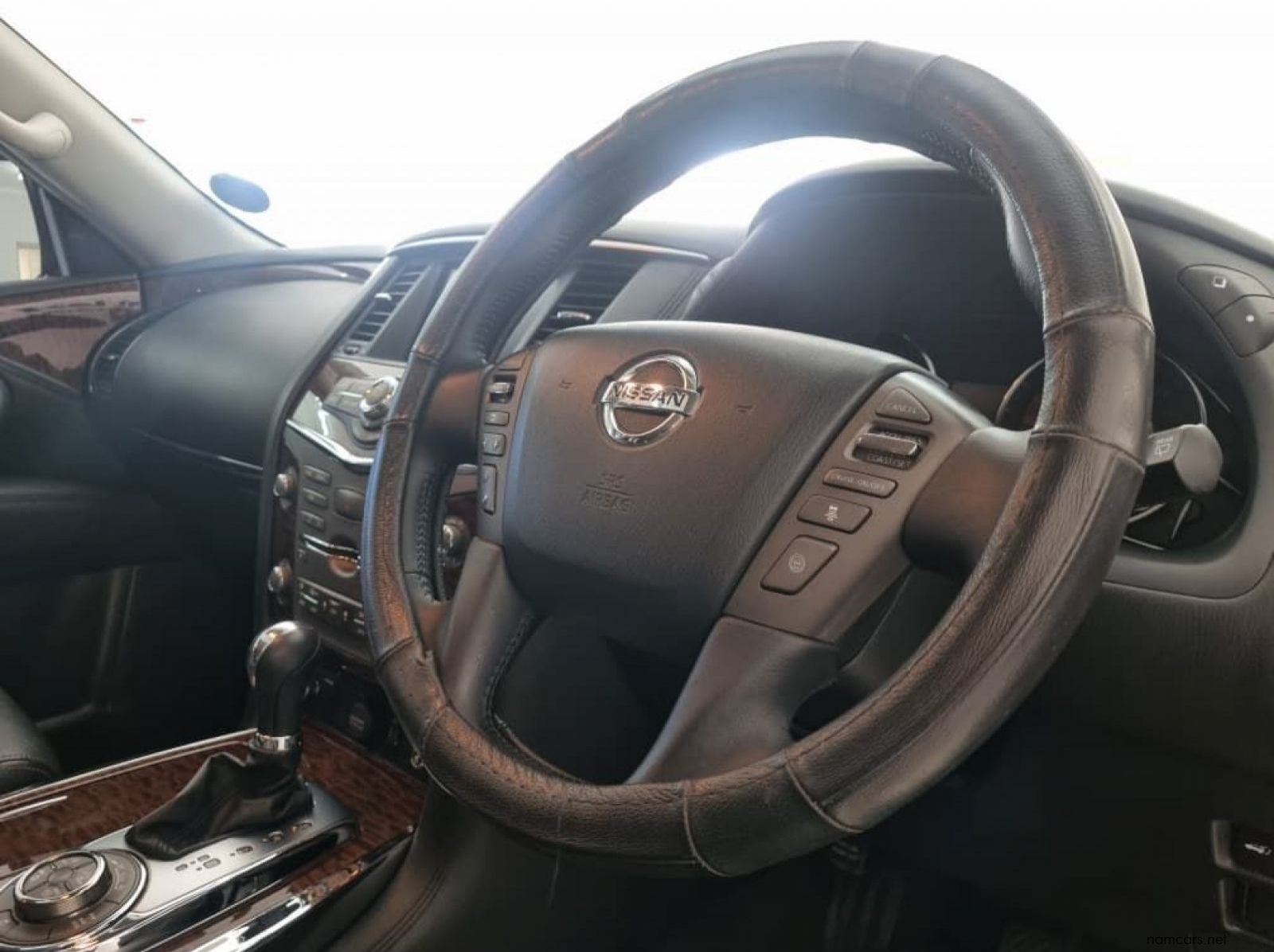 2021 Nissan Patrol 5.6 V8 LE Premium pictures