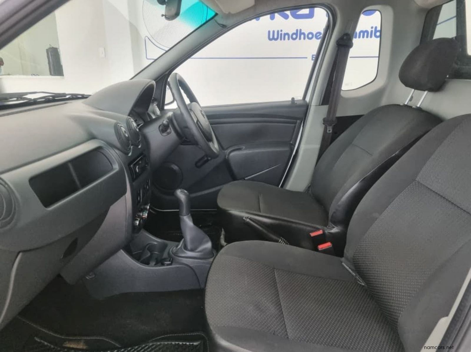 2017 Nissan NP 200 S/C P/U 1.6 pictures