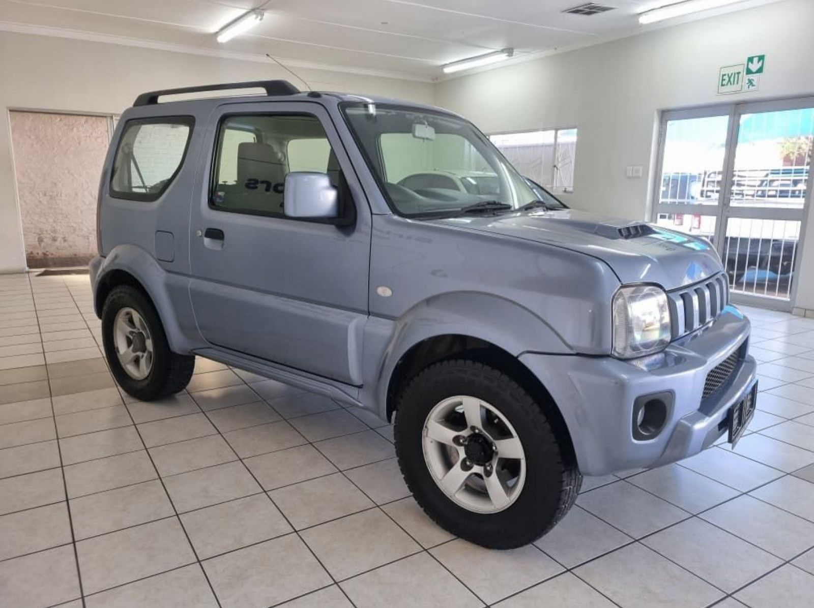 2013 Suzuki Jimny 1.3 4x4 pictures