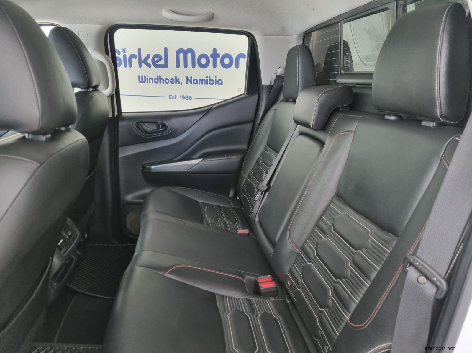 2022 Nissan Navara Pro-4X 4x4 D/C P/U pictures