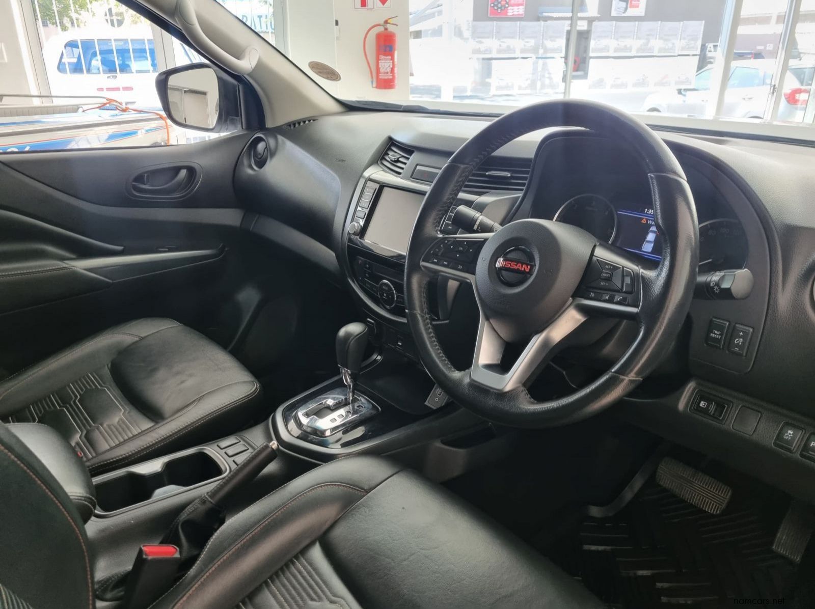 2022 Nissan Navara Pro-4X 4x4 D/C P/U pictures