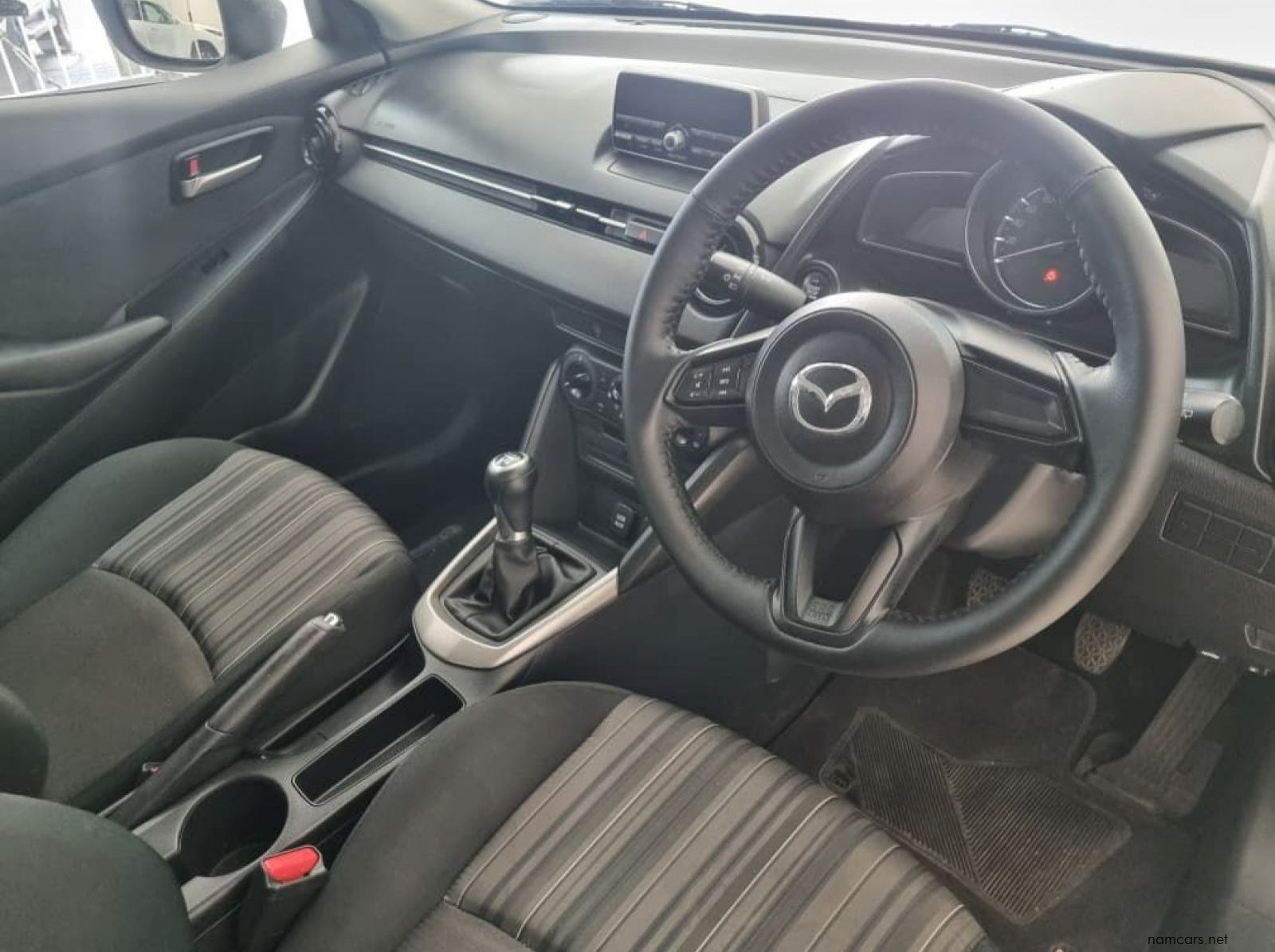 2017 Mazda Mazda 2 Active 1.5 Skyactive pictures
