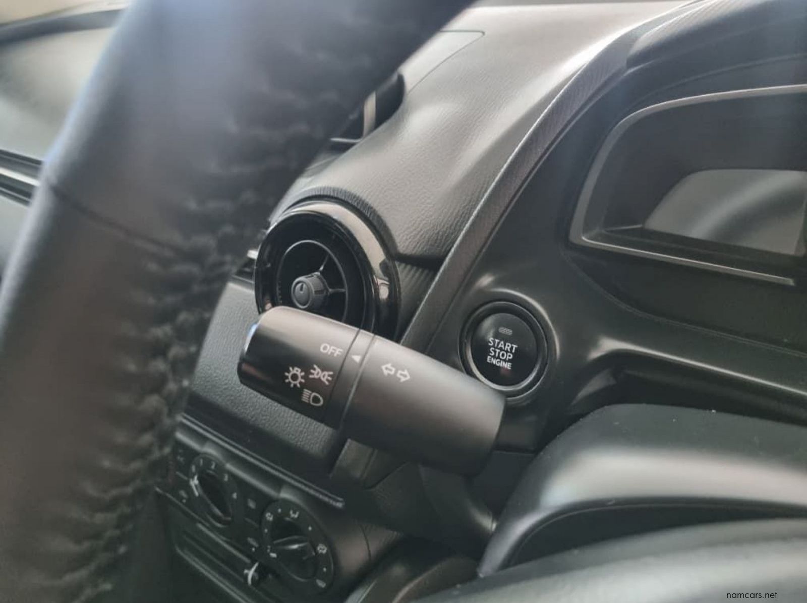 2017 Mazda Mazda 2 Active 1.5 Skyactive pictures