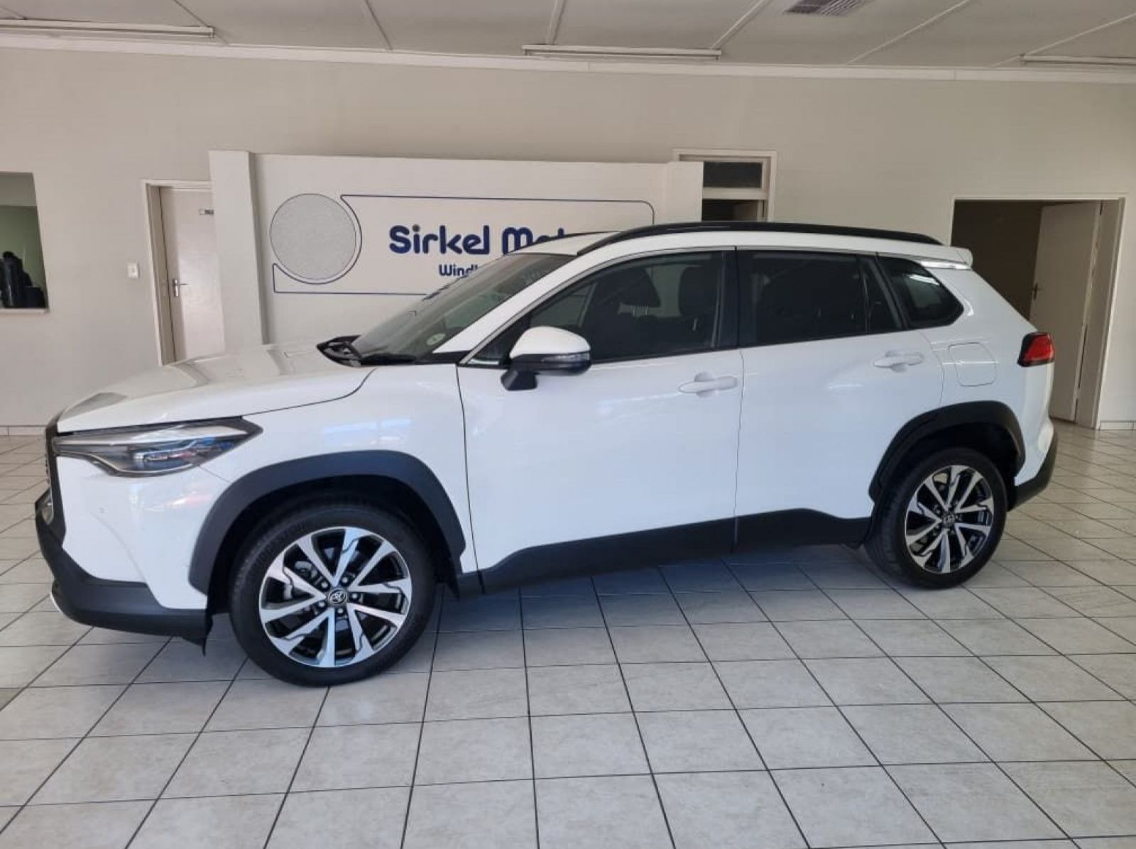 2024 Toyota Corolla Cross XR 1.8 CVT pictures