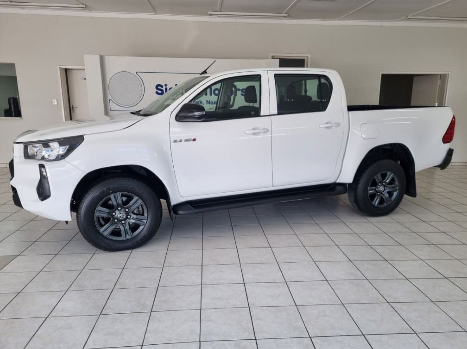 2024 Toyota Hilux Raider 2.4 GD-6 D/C A/T 4x4 pictures