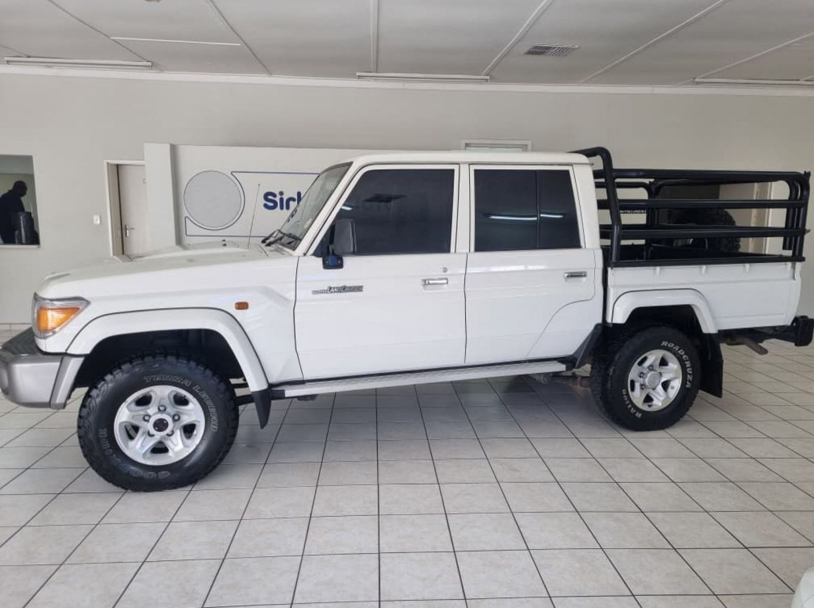 2022 Toyota Land Cruiser 4.2 D/C P/U pictures