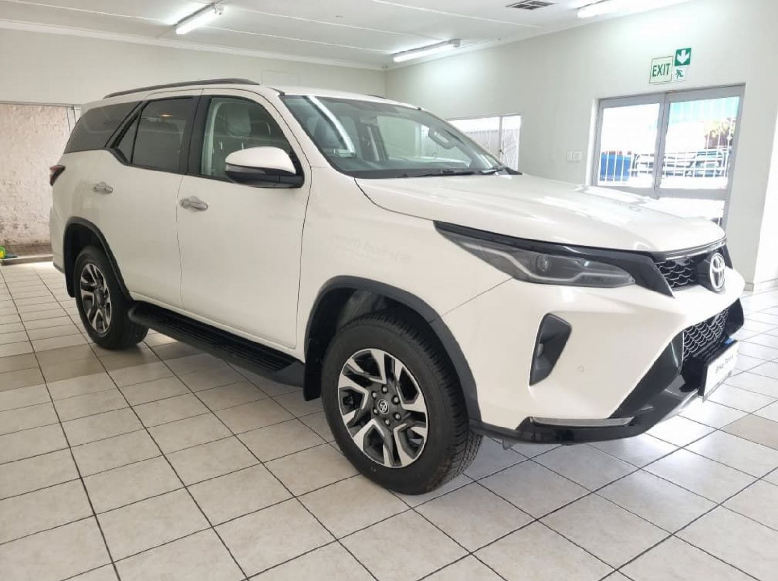2025 Toyota Fortuner 2.4 GD-6 4x4 A/T pictures