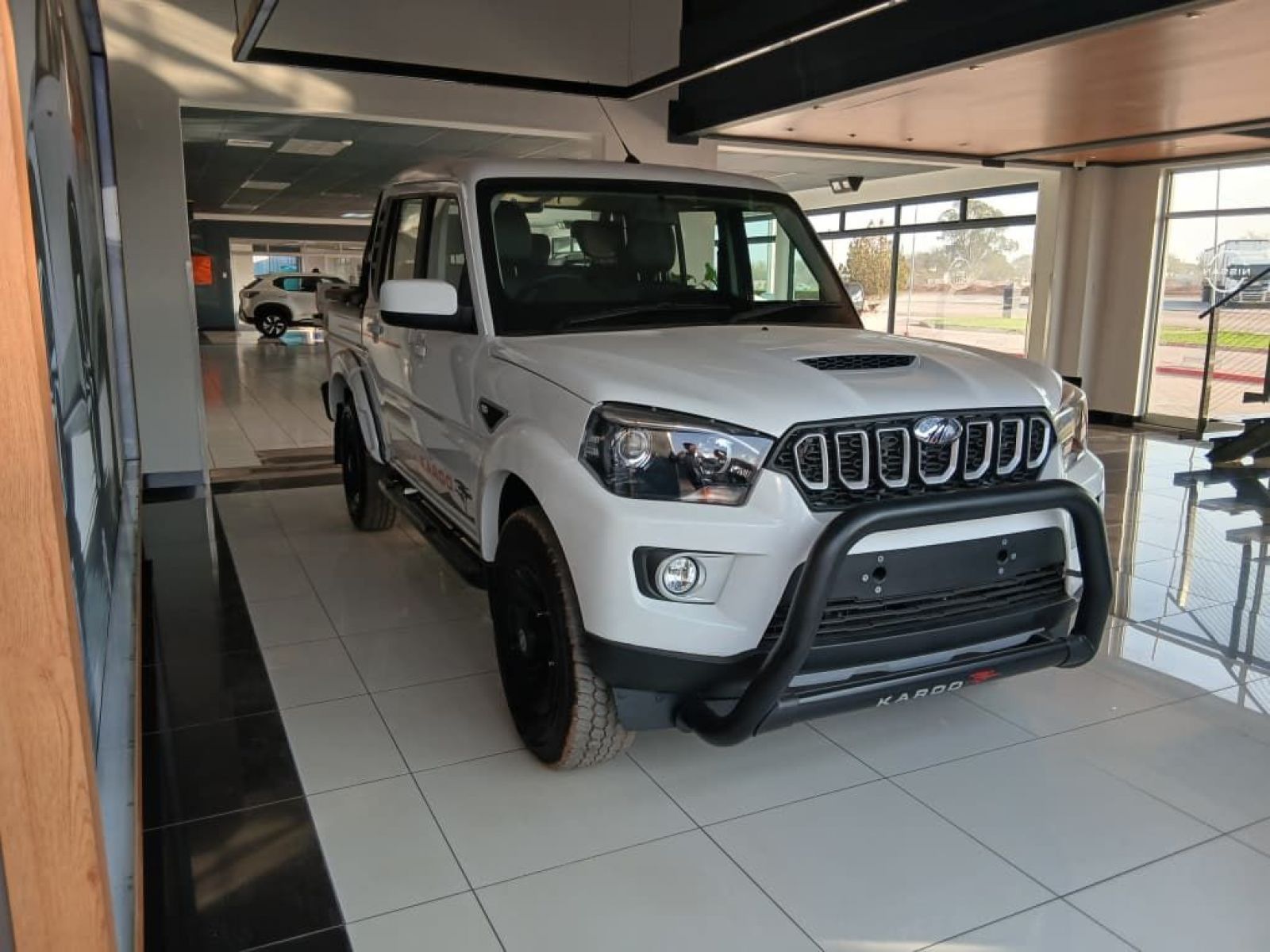 2025 Mahindra S6 2.2D 4x4 D/C Karoo photo