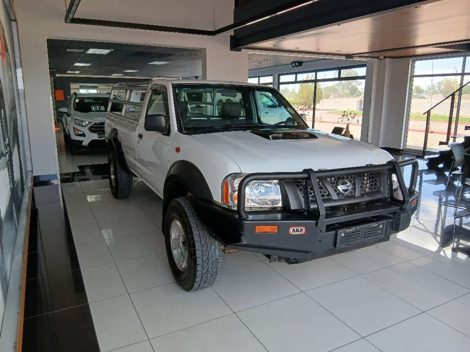 2010 Nissan NP300 2.5 D 4x4 S/C photo