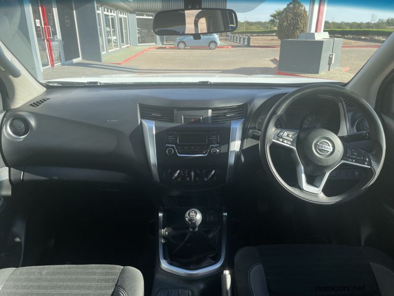 2022 Nissan Navara 2.5D SE Plus 4X2 MT DC photo