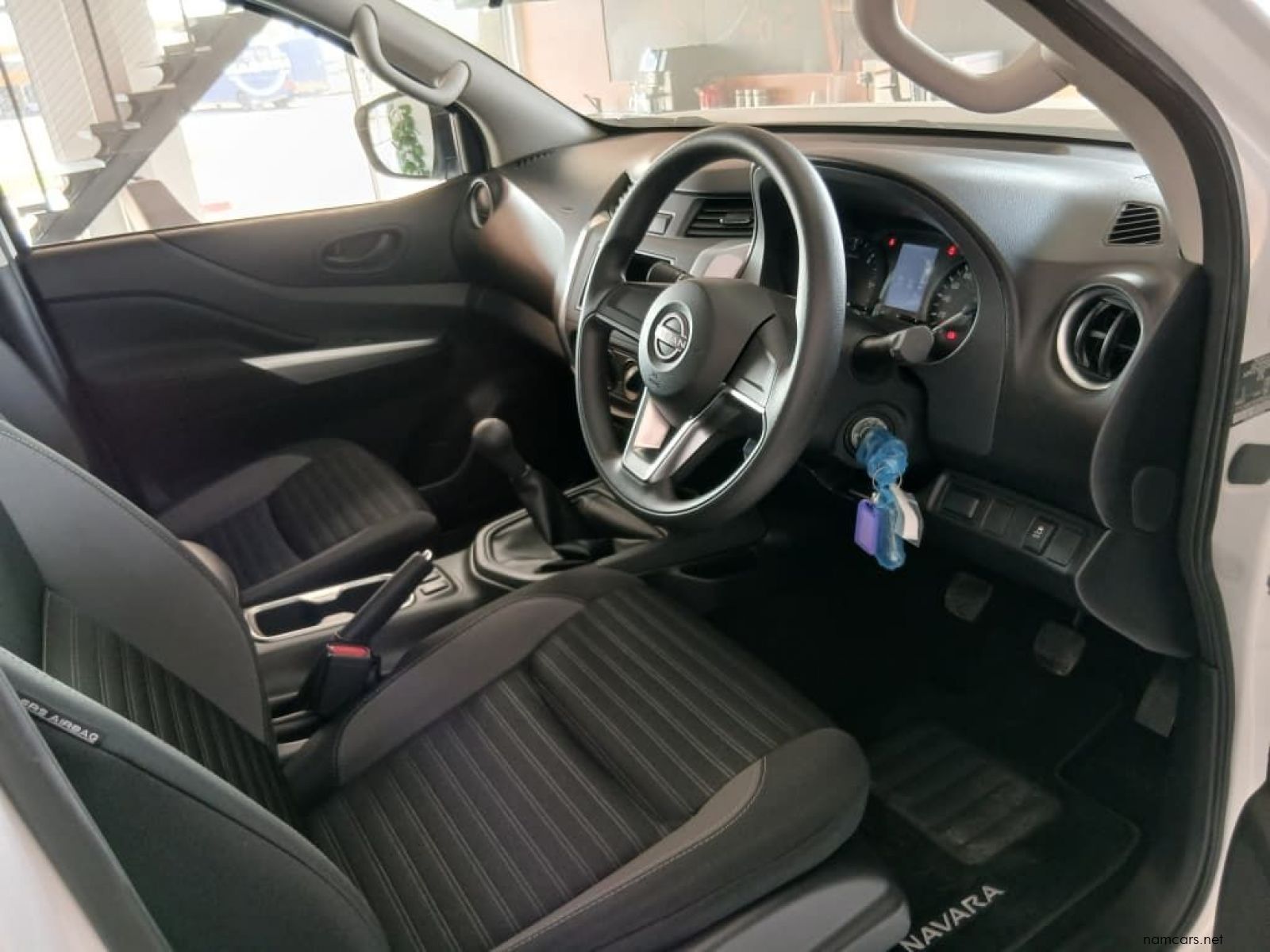 2025 Nissan 2.5 XE 4x4 Plus M/T D/C photo