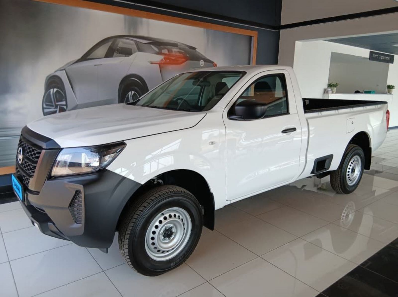 2025 Nissan 2.5 XE 4x4 Plus S/C M/T pictures