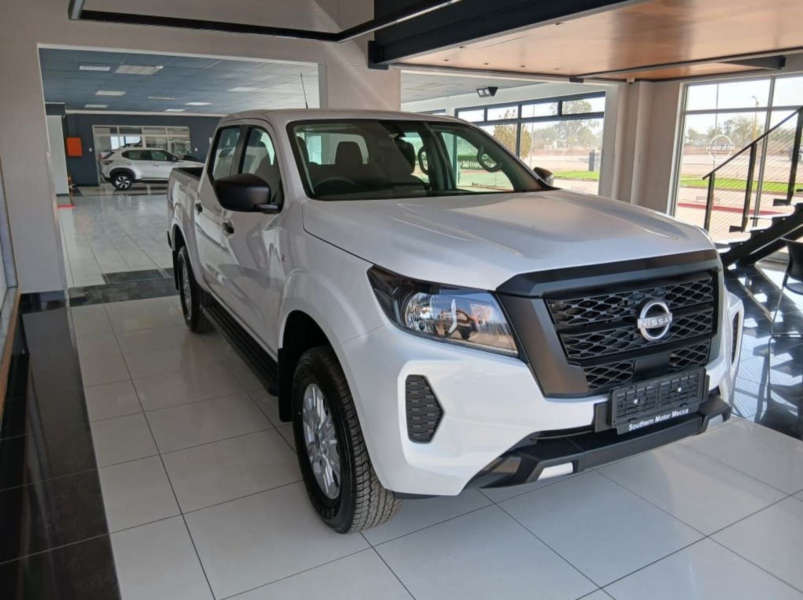 2025 Nissan 2.5 SE 4x4 Plus A/T pictures