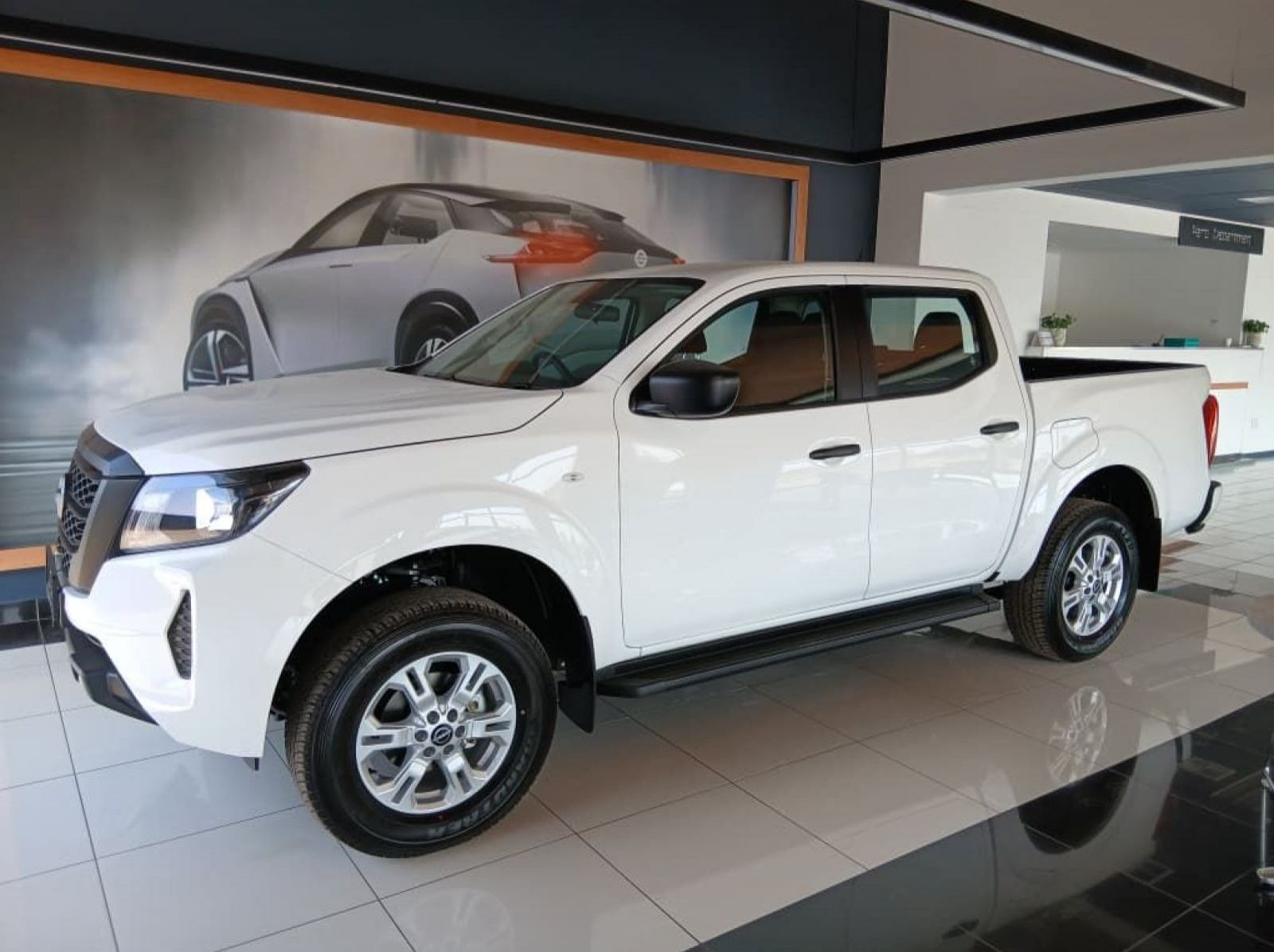 2025 Nissan 2.5 SE 4x4 Plus A/T pictures