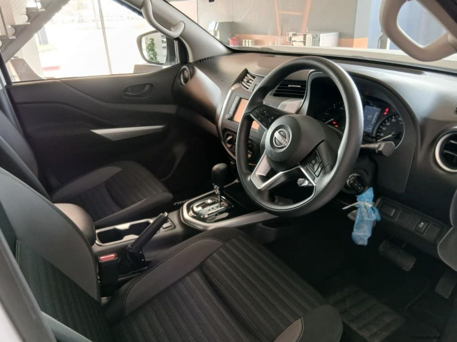 2025 Nissan 2.5 SE 4x4 Plus A/T pictures