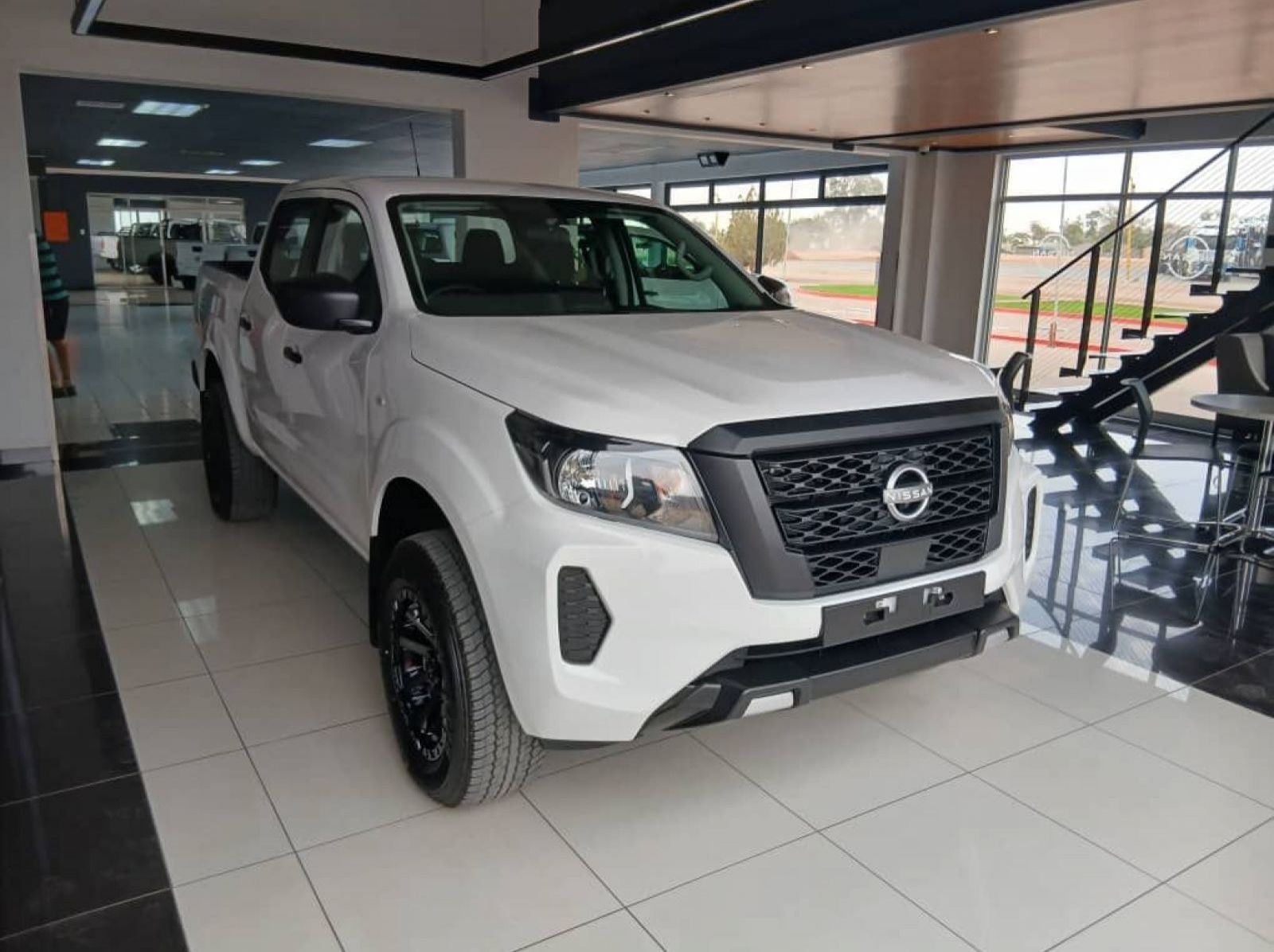 2025 Nissan Navara 2.5D XE 4x4 Plus D/C M/T pictures
