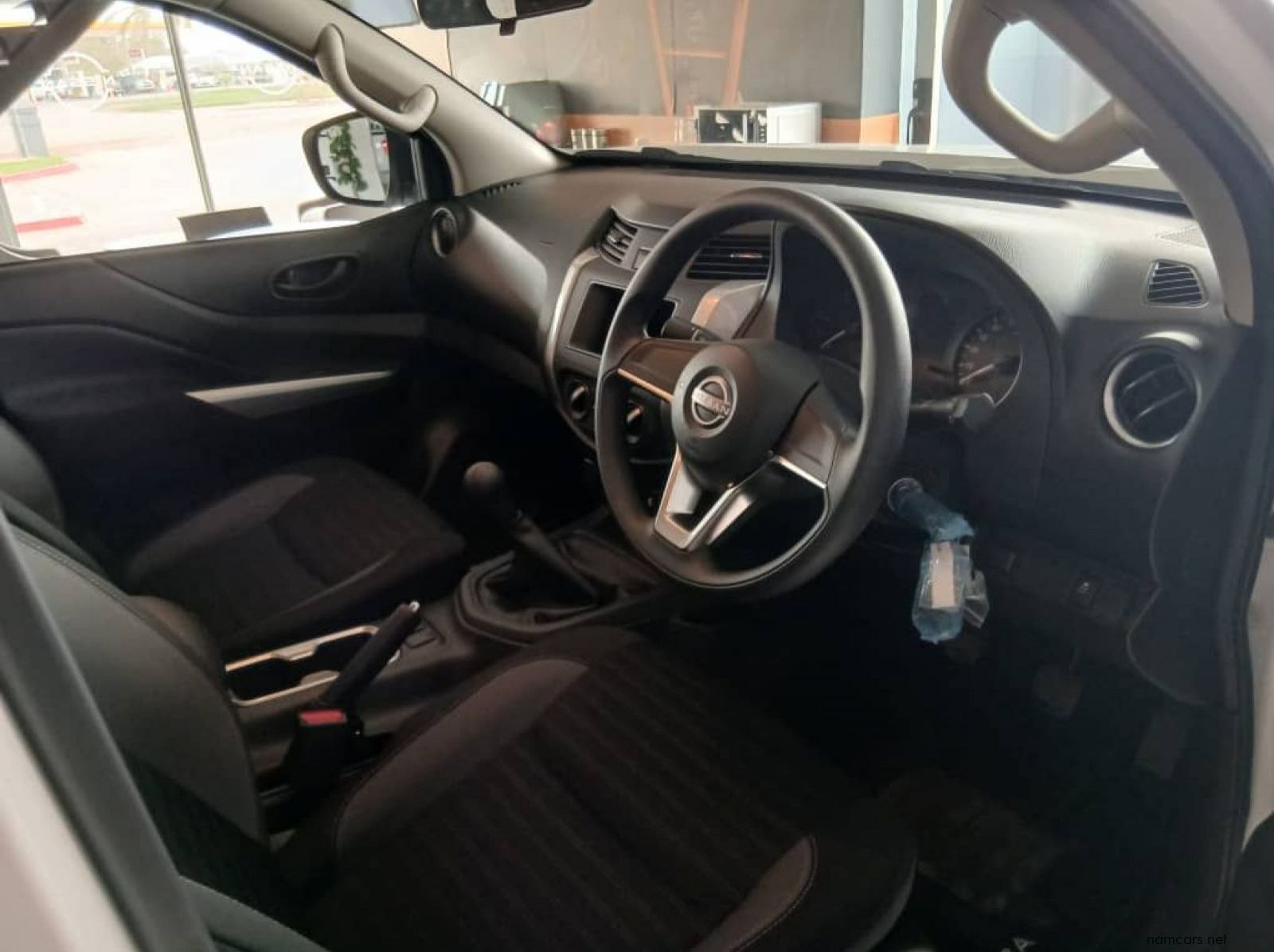 2025 Nissan Navara 2.5D XE 4x4 Plus D/C M/T pictures