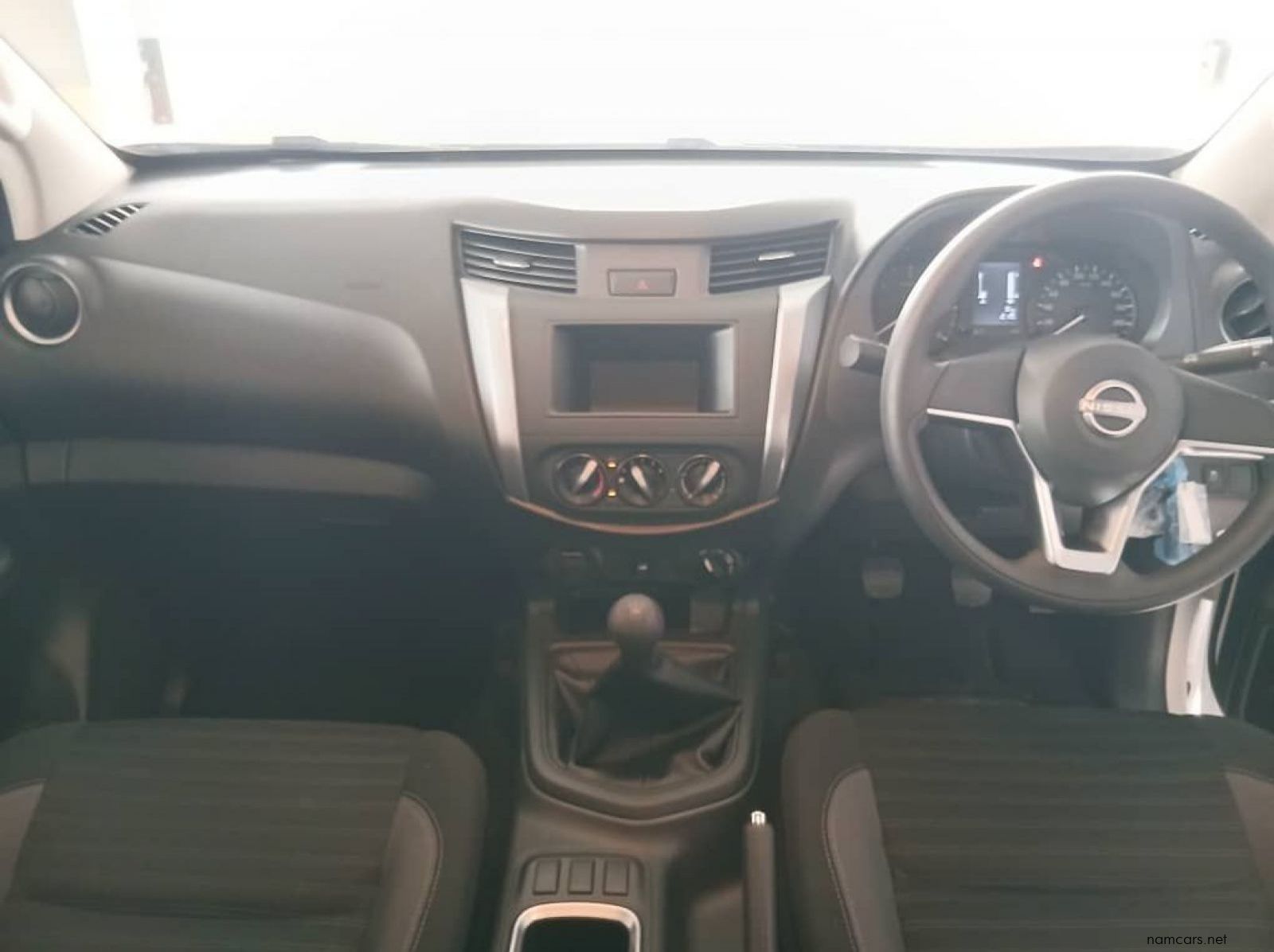 2025 Nissan Navara 2.5D XE 4x4 Plus D/C M/T pictures