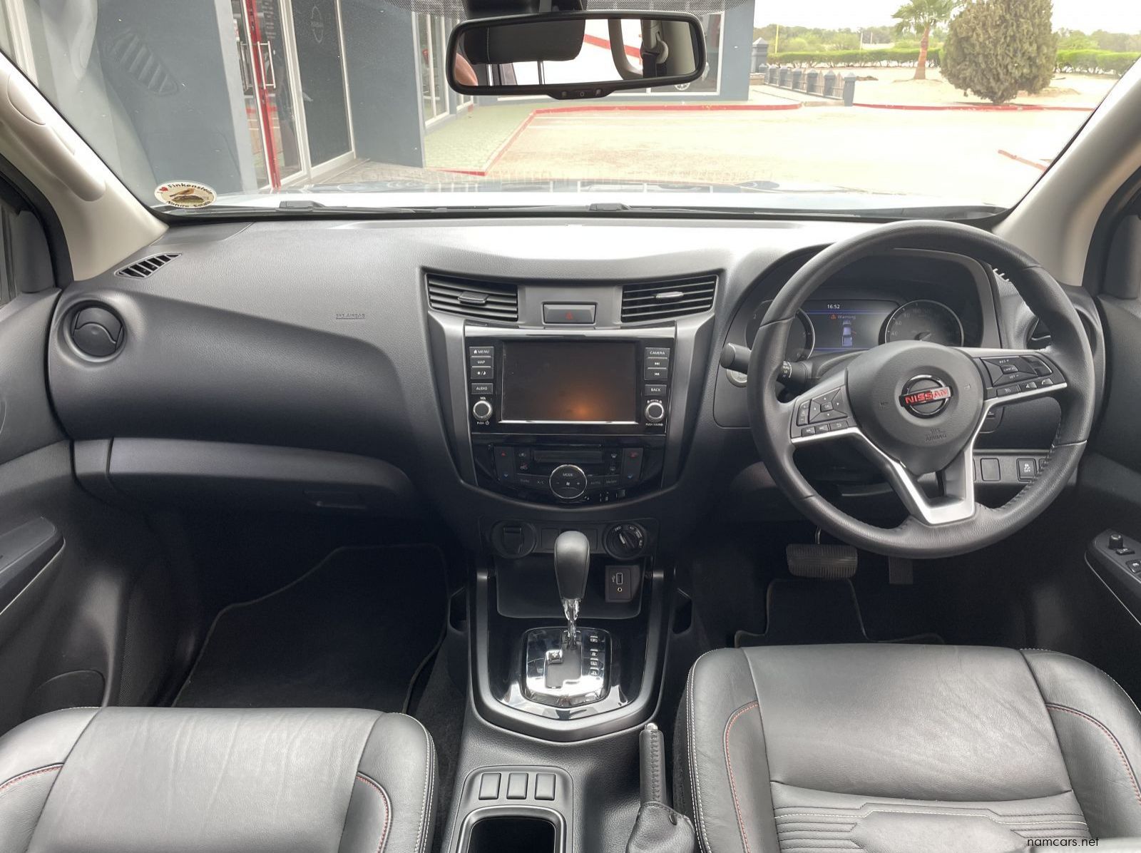 2021 Nissan Navara Pro4x pictures