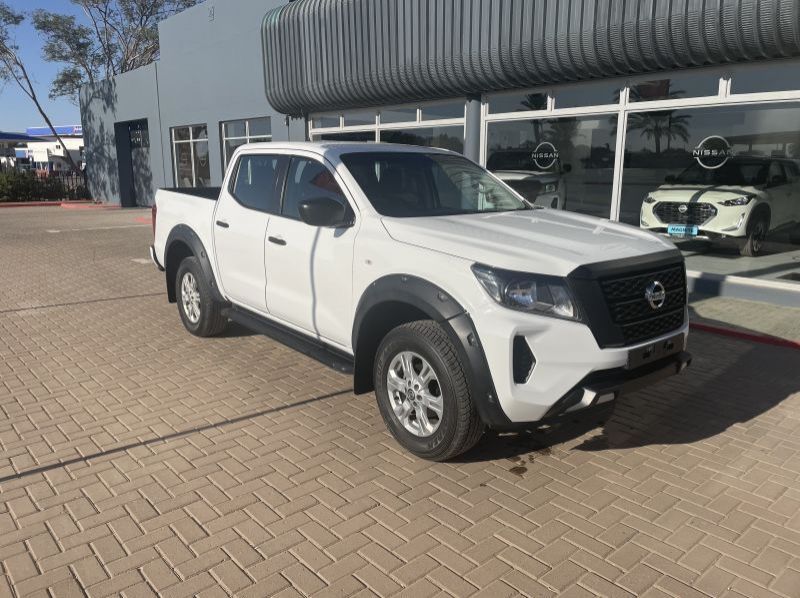 Used Nissan Navara 2.5D SE Plus 4X2 MT DC  for sale in Mariental, Namibia