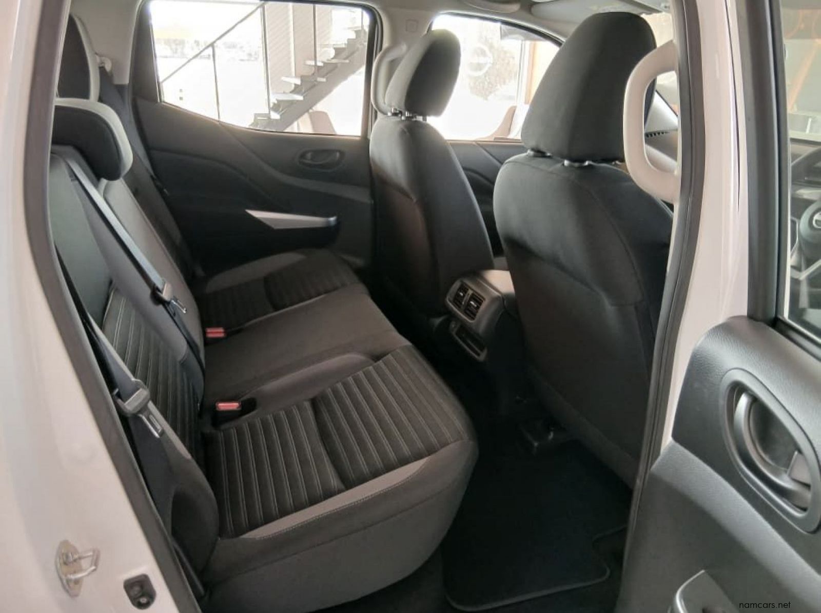 2025 Nissan 2.5 XE 4x4 Plus M/T D/C pictures