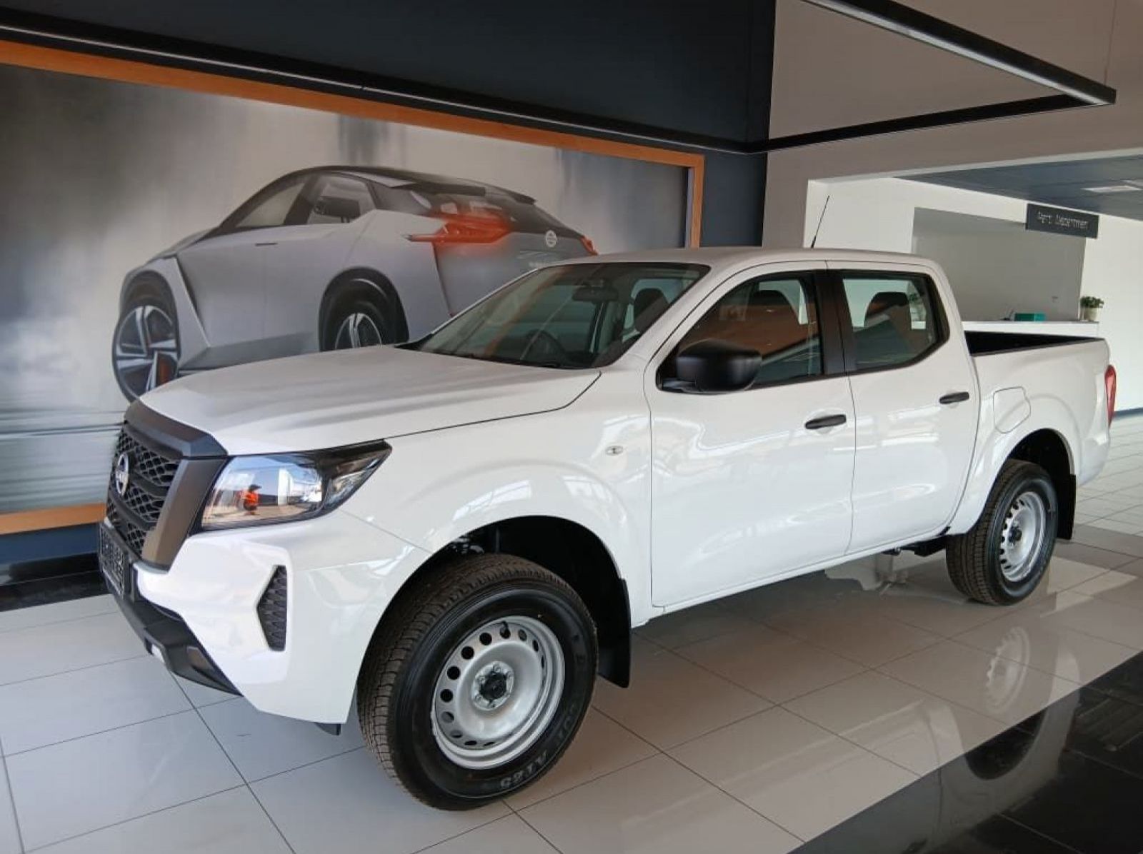 2025 Nissan 2.5 XE 4x4 Plus M/T D/C pictures