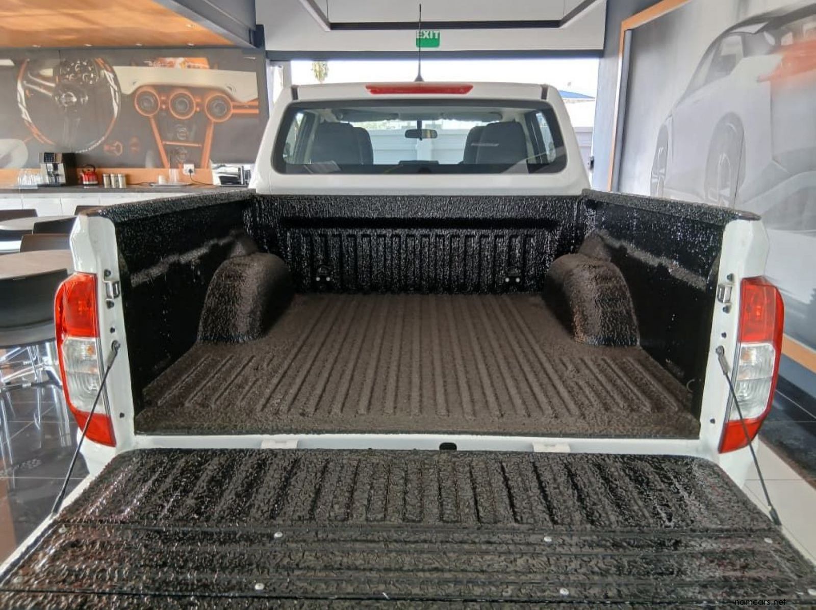 2025 Nissan 2.5 XE 4x4 Plus M/T D/C pictures