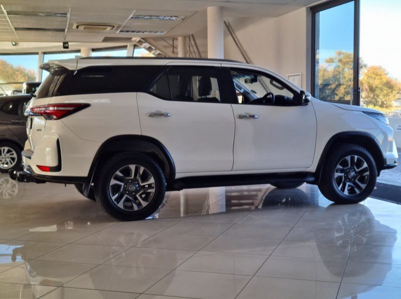 2023 Toyota Fortuner 2.4 GD-6 4x4 A/T pictures