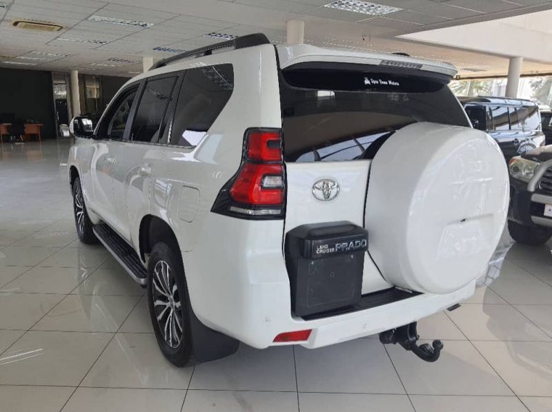 2022 Toyota Prado VX 4.0 V6 (Petrol) 4x4 A/T pictures