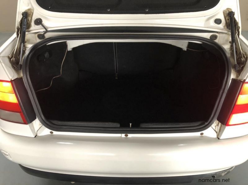 2003 Volkswagen Polo Classic pictures