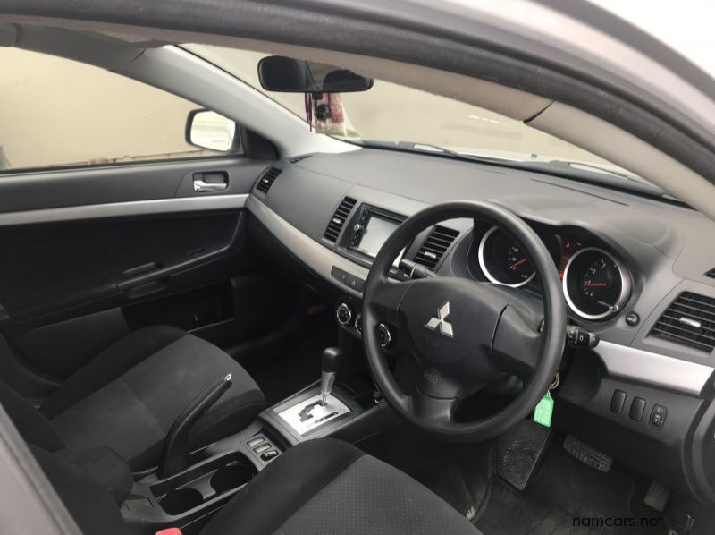 2010 Mitsubishi GALANT pictures