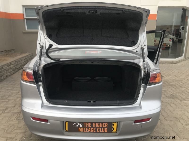 2010 Mitsubishi GALANT pictures