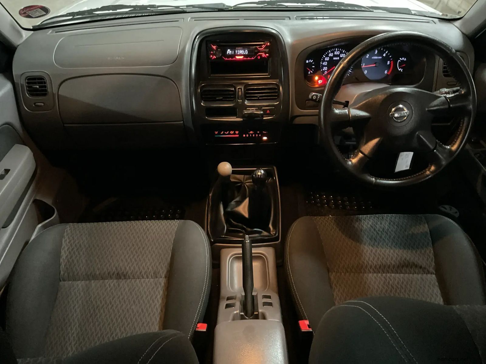 2019 Nissan Hardbody Np300 2.5 TDI 4x4 Pick Up Double Cab photo